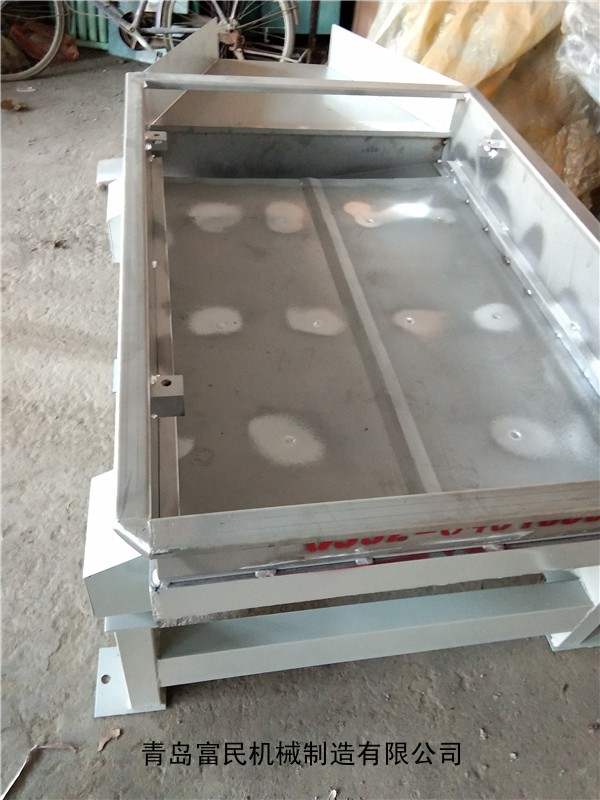 青島振動(dòng)篩廠家淺談大型工業(yè)皮帶輸送機(jī)